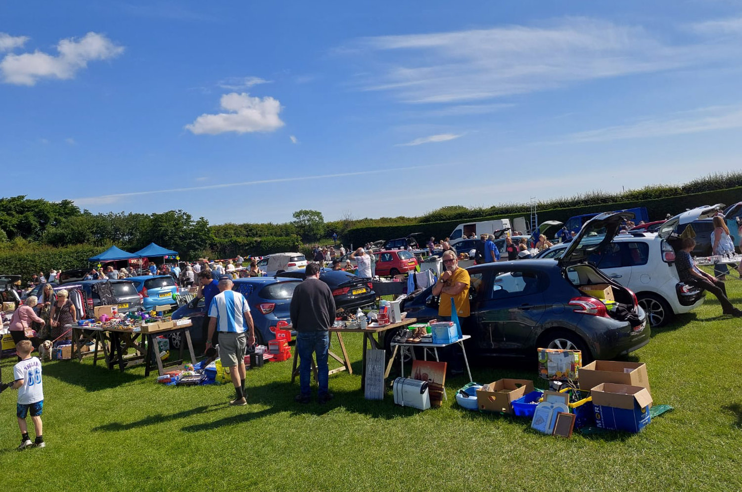 What to Look Out for at a Car Boot Sale | eboots.co.uk